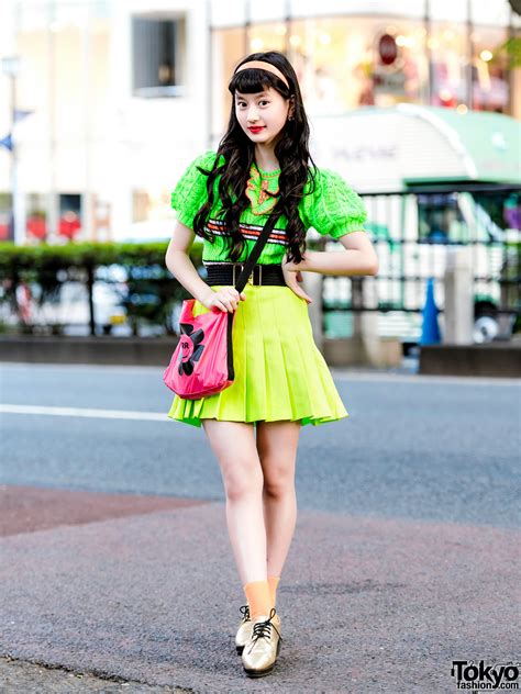japanese teen in kawaii vintage street style w rrr show