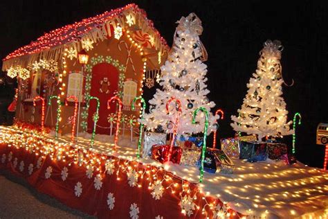 lighted christmas parade     pm christmas parade floats