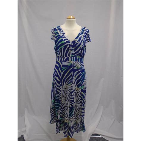 una blue ehite pattern dress size  oxfam gb oxfams