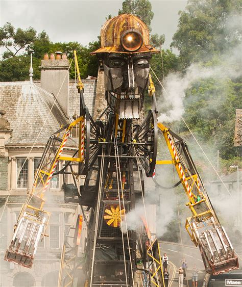 largest mechanical puppet  built  britain  mechanical man  britain pictures