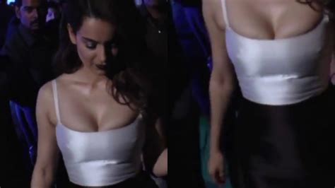 Kangana Ranaut Busty Boobs At Mr India 2017 Finale Youtube