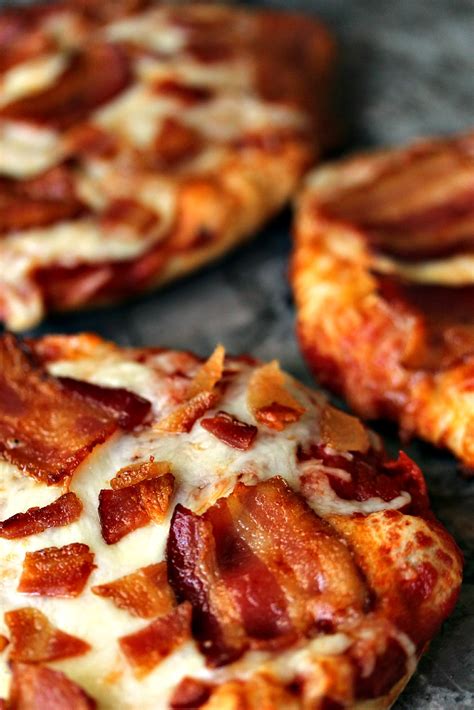 easy grilled mini bacon pizzas