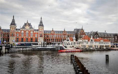 amsterdam slaat toeristen zwaarder aan dagblad van het noorden