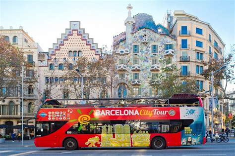 combo camp nou fc barcelona museum  barcelona hop  hop  bus  hellotickets