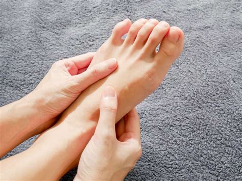 numbness  legs  feet  symptoms  treatment