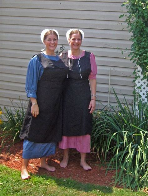 Barefoot Amish Girls Amish In 2019 Amish Amish House Amish Community