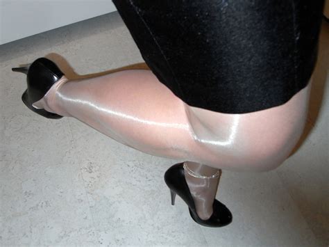 wallpaper feet stockings shiny highheels arch shine legs tights skirt glossy upskirt