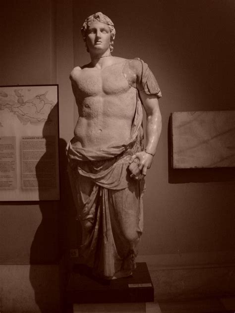 estatua de alexandre magno embora fosse conhecido como alexandre  grande por suas conquistas