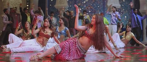 Aishwarya Rai S Hot Item Song Kajra Re Hd Stills From Movie Bunty Aur Babli