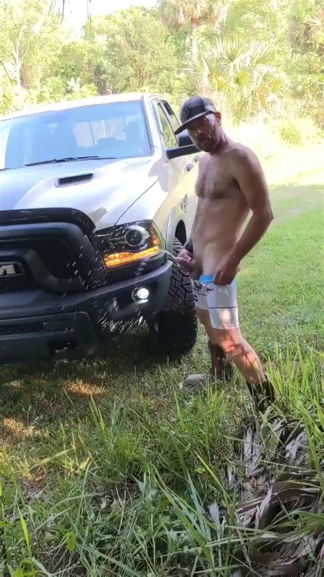 guys pissing gay redneck daddy pissing outside…