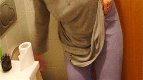 Quick Visit In Toilet To Push Out Mov Crazy Fetish Diva