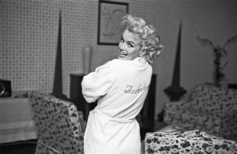 Never Before Seen Photos Of Marilyn Monroe Without Makeup Oversixty