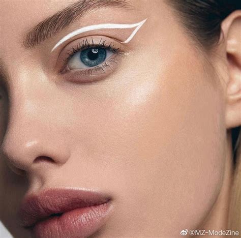15 Ideas Of The Latest Floating Eyeliner Trend