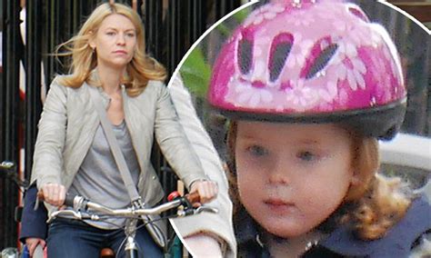 Claire Danes On Screen Daughter Makes Her Homeland Season 5 Berlin