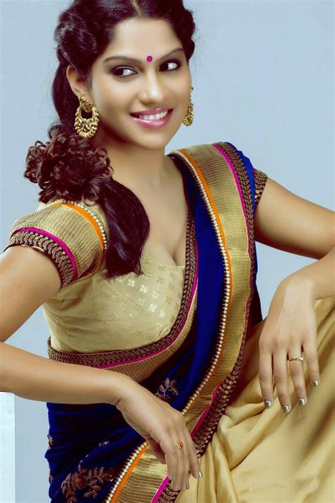 Swasika Vijay Sexy Navel And Cleavage Show In Saree Imgart360