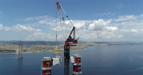 tower crane undertakes worlds heaviest craneage lift   tonnes