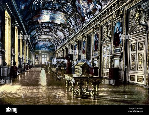 paris frankreich louvre museum innen stockfotografie alamy