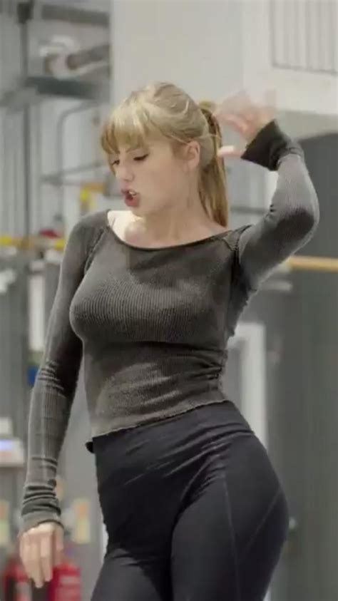 thicc taylor swift dancing big tits sexy hips and curves