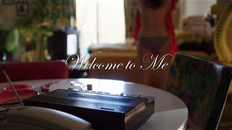 naked kristen wiig in welcome to me