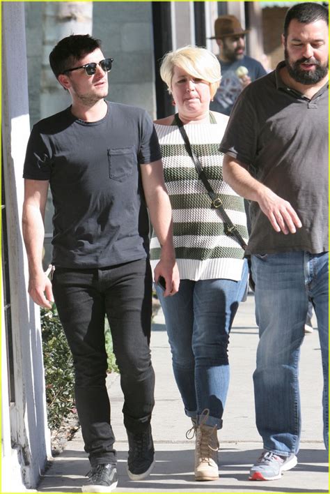 Full Sized Photo Of Josh Hutcherson Takes Mom Shopping 01 Photo