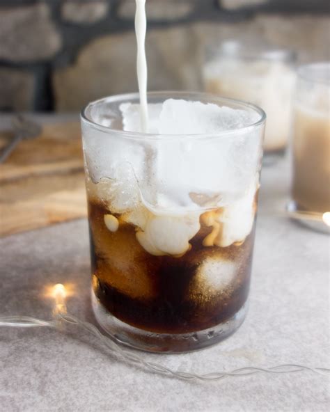 classic white russian cocktail