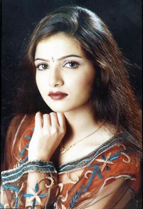 sara chaudhry actress pretty from television pakistan bolly actress pictures