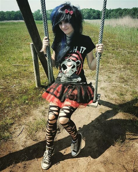 Pin By Tyler On Style In 2020 Hot Goth Girls Scene Outfits Cute Emo