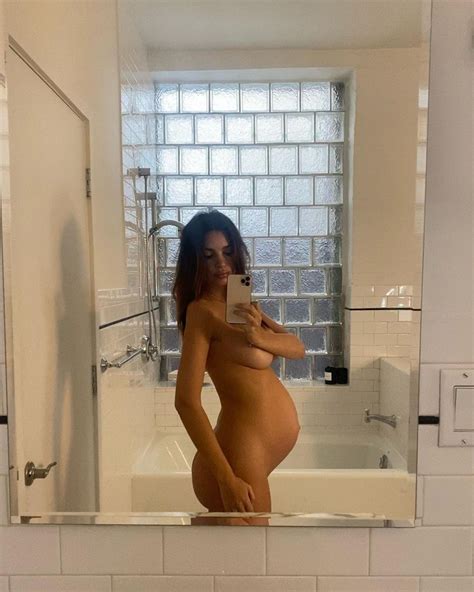 Emily Ratajkowski Nude During Her Pregnancy 5 Photos The Fappening
