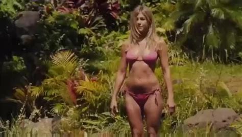 jennifer aniston in just go with it film nudes