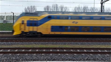 virm  als trein  utrecht den haag door station den haag ypenburg    youtube