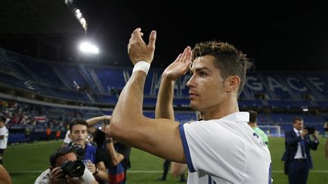 cristiano ronaldo ill fight  messi neymar  lewandowski  top honours marca  english