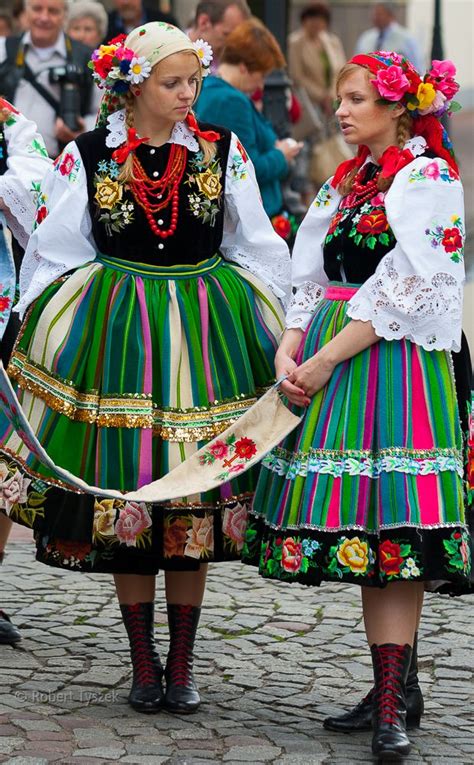 Girls In Traditional Costumes Łowicz Poland Polish Traditional