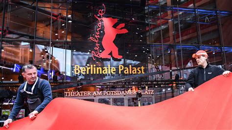 berlin film festival to award gender neutral acting prizes in 2021
