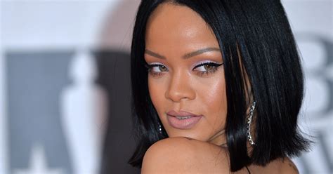 rihanna gives dating advice to a guy who slid into her dms at 2 am maxim