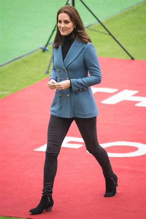duchess kate middleton stuns in surprise appearance at