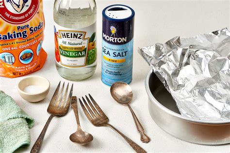 clean polish silver baking soda  aluminum foil