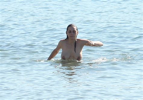 marion cotillard topless breasts naked 3