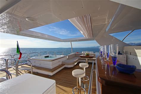 luxury yacht delfino   sumptuous sun deck complete  retractable sun awning