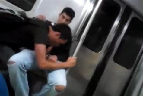 gays chupando rola dentro do metrô veja o vídeo do flagra