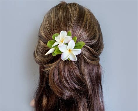 Hair Clip Plumeria Realistic Hawaiian Flower Bridal Hair Etsy In 2020