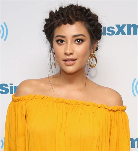 Shay Mitchell Hair Color 2018 Celebrity Hair Color Guide