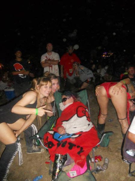 drunk people get treated to some butt action from