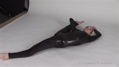 Beauty In Black Latex Suit Reveals Her Awesome Flexibility