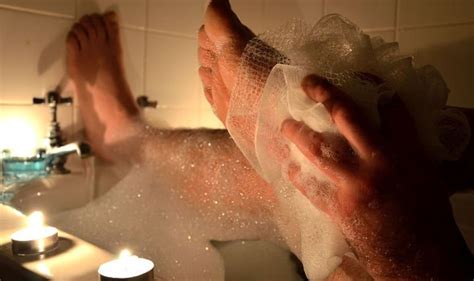 how to sleep a hot bath before bed could help you drift peacefully off