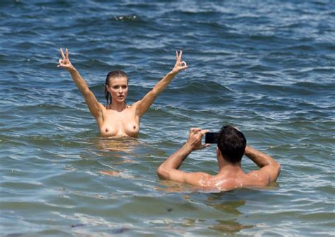 joanna krupa sex in the sea paparazzi pics scandal