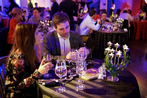 pop up restaurant at madame tussauds where guests dined on tables of