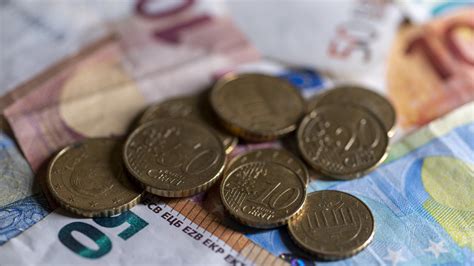 netto minimumloon gaat vanaf  juli omhoog uurloon wordt eerlijker hart van nederland