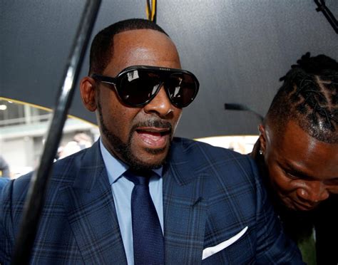 r kelly arrested on federal sex trafficking charges
