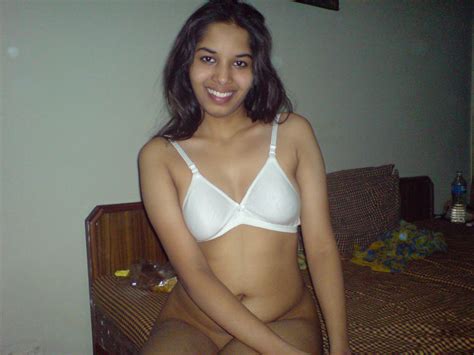 mature indian babe love to display her awesome body to attract someone for sex asian porn movies