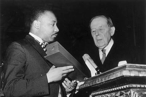 martin luther king jr accepts nobel peace prize
